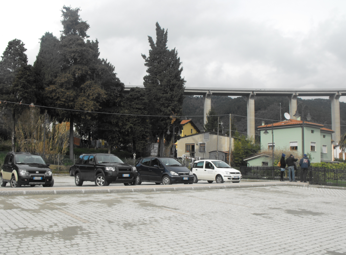 Vandalismi nel parcheggio a Bozzano