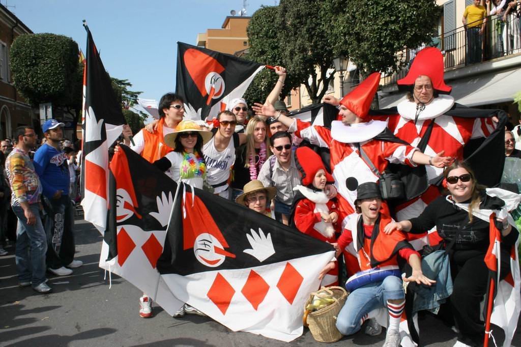 IL CARNEVALE DI VIAREGGIO SFILA ANCHE A GAMBETTOLA NEL GIORNO DI PASQUETTA