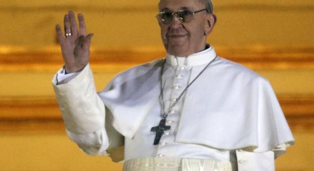 A Papa Francesco un omaggio in cartapesta dal Carnevale di Viareggio