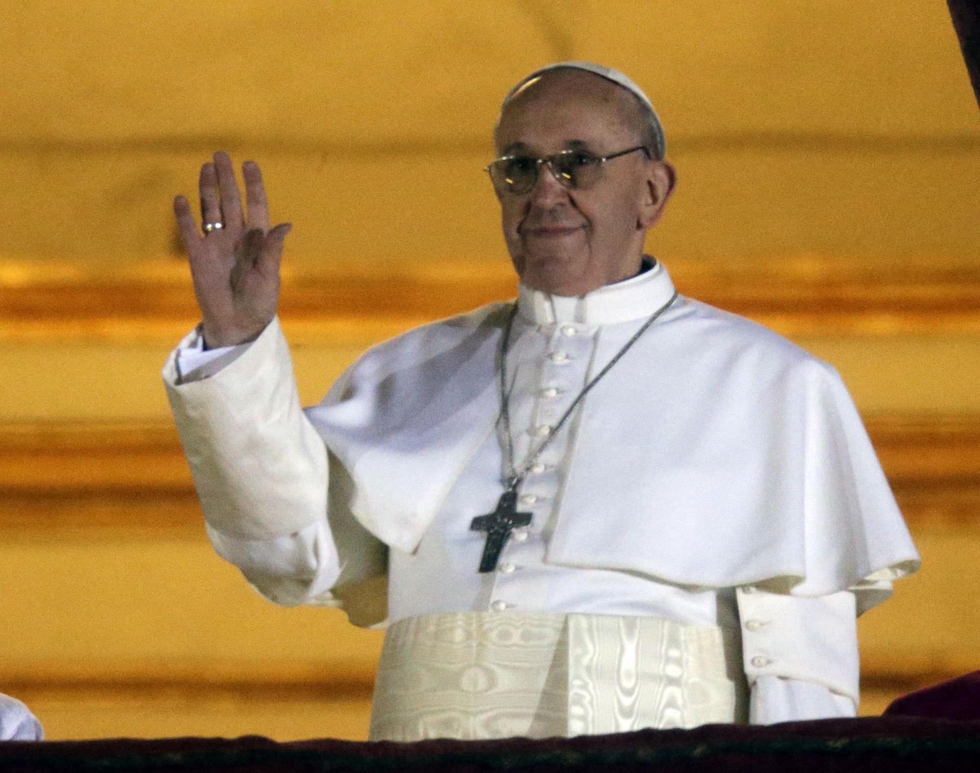 A Papa Francesco un omaggio in cartapesta dal Carnevale di Viareggio