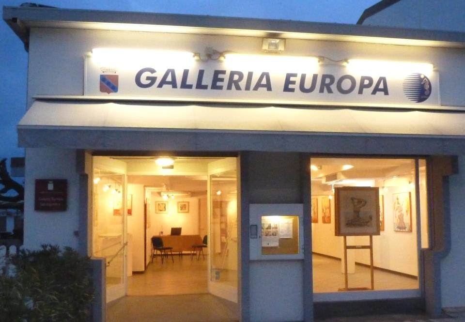 ALLA GALLERIA EUROPA “LA SINTESI E IL RACCONTO”