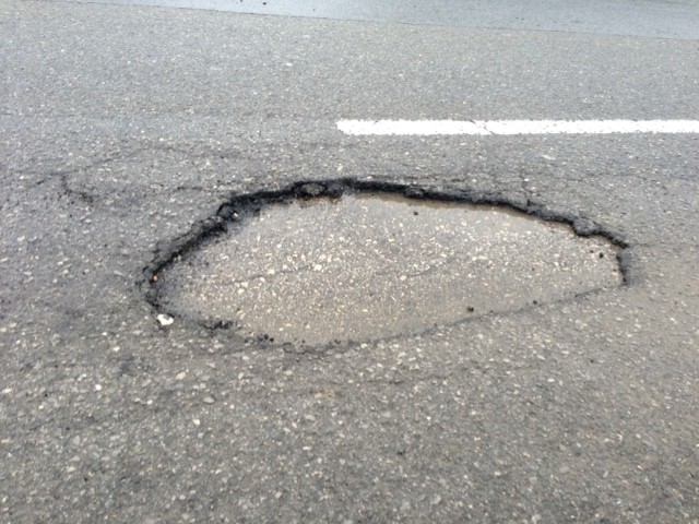 Buche nelle strade più trafficate, a Viareggio situazione critica in tutti i quartieri