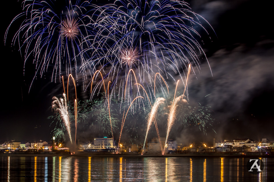 A VIAREGGIO L’INSOLITA PASQUETTA DI CARNEVALE TRA CARRI E FUOCHI D’ARTIFICIO