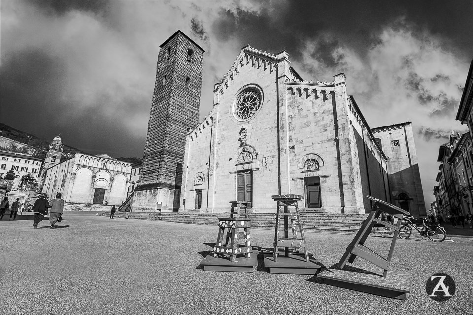 Il duomo di Pietrasanta si colora di celeste in occasione della giornata del diabete