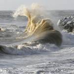 Molo di Viareggio onde mare mosso (foto di Luca Galeotti)