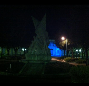 Il municipio di Forte dei Marmi si illumina di blu