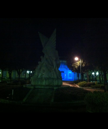 Il municipio di Forte dei Marmi si illumina di blu