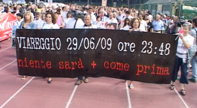 I familiari delle vittime della strage di Viareggio contestano Moretti e la Cgil a Rimini