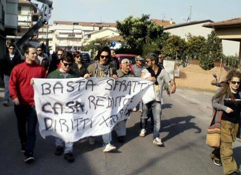 Emergenza abitativa, Unione Inquilini e Brigata Sociale manifestano contro il Comune