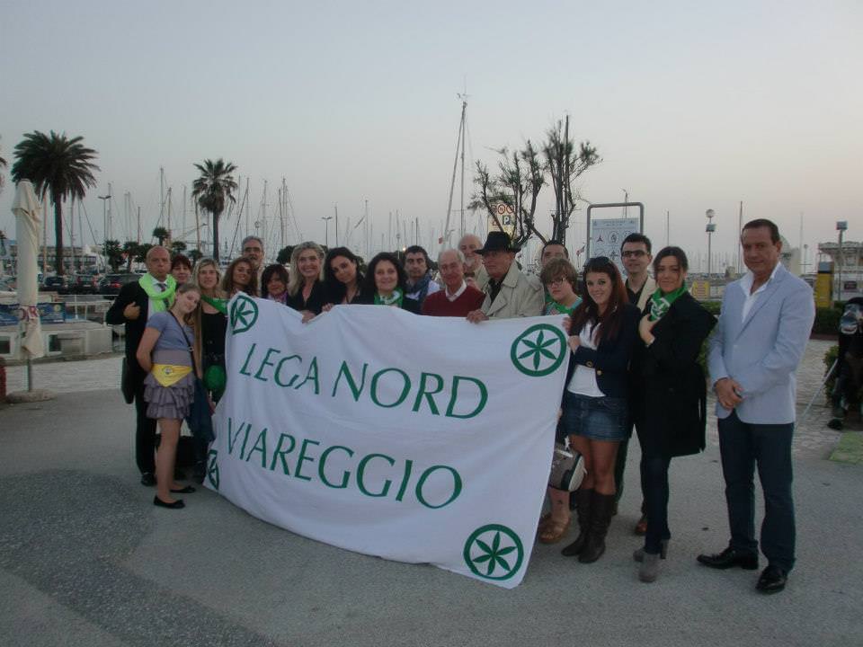 I candidati della Lega Nord a Viareggio ripuliscono piazze e giardini al Marco Polo