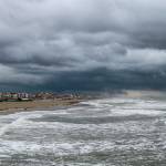 mare onde maltempo pioggia meteo allerta nuvole (foto Andrea Zani)