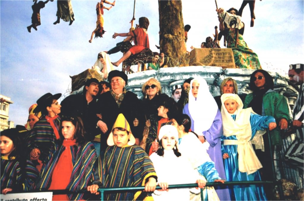 Addio a Dario Fo, il "Capo Carro" del Carnevale di Viareggio 2 Foto Umberto Cinquini