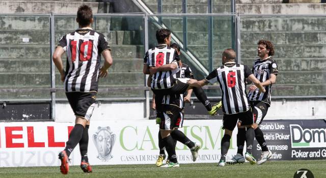 ESTASI VIAREGGIO: DUE GOL AL FROSINONE ED IL REGALO DELL&#8217;ANDRIA. SALVEZZA SENZA PLAY-OUT