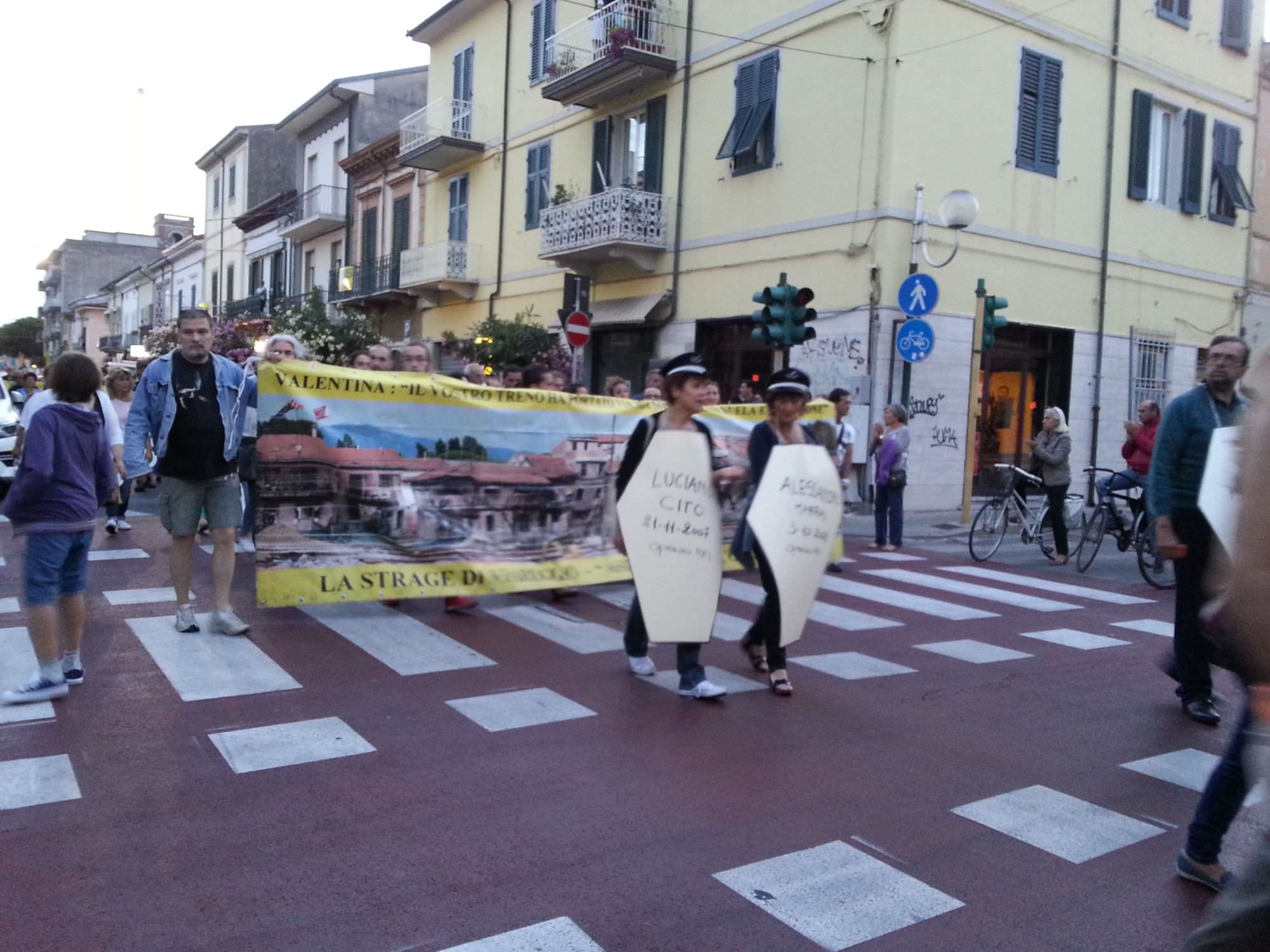 STRAGE, LA FOTOGALLERY DEL CORTEO PER LE VITTIME