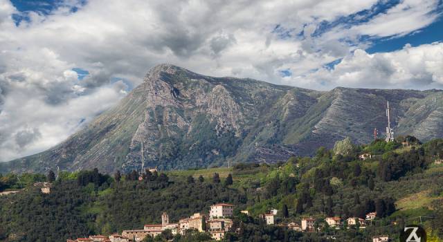 Si perde per i monti, arrivano i volontari del soccorso alpino ad aiutarlo