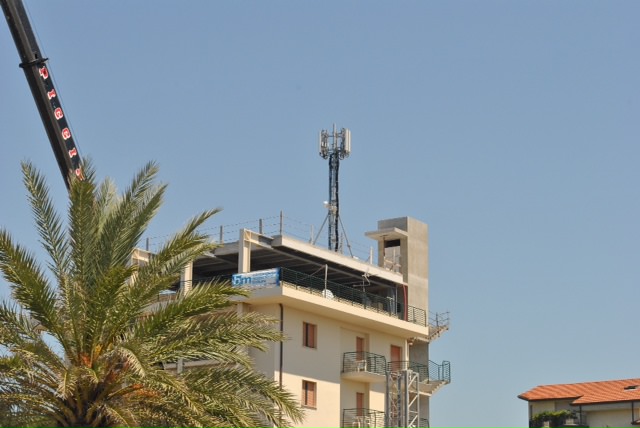 “La giunta Betti non sa nulla delle antenne di telefonia mobile, i viareggini inizino a vigilare”