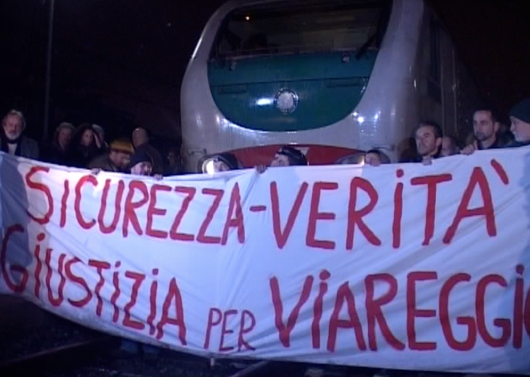 “Bella figura Renzi…”, la rabbia dei familiari delle vittime della strage di Viareggio