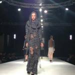 un modello di Nicole in passerella a Londra