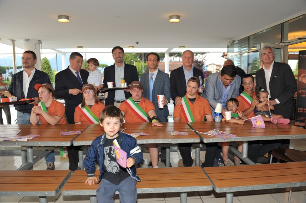 Grande festa al Balena per la presentazione del calendario Aipd