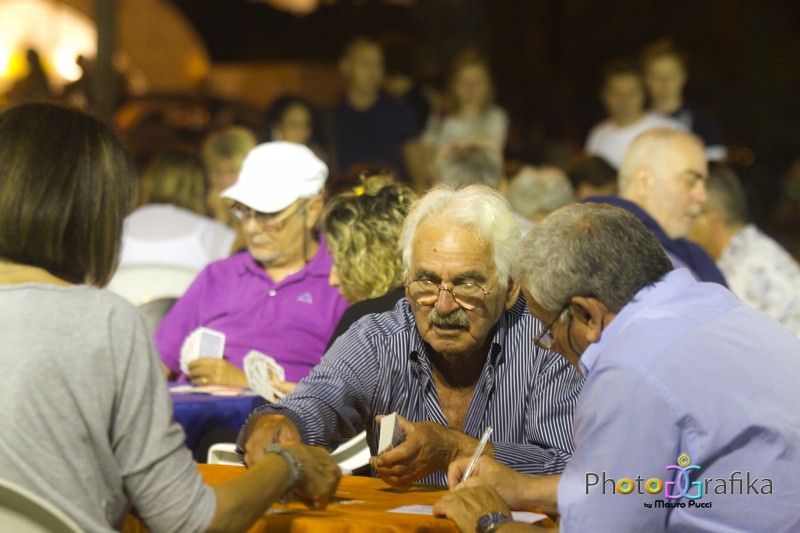 Scoppia la burraco-mania in Passeggiata a Viareggio