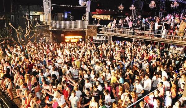 In Darsena arriva &#8220;Red Sun Party&#8221;: al Tantra Bar nuovo spazio all&#8217;aperto modello Ibiza