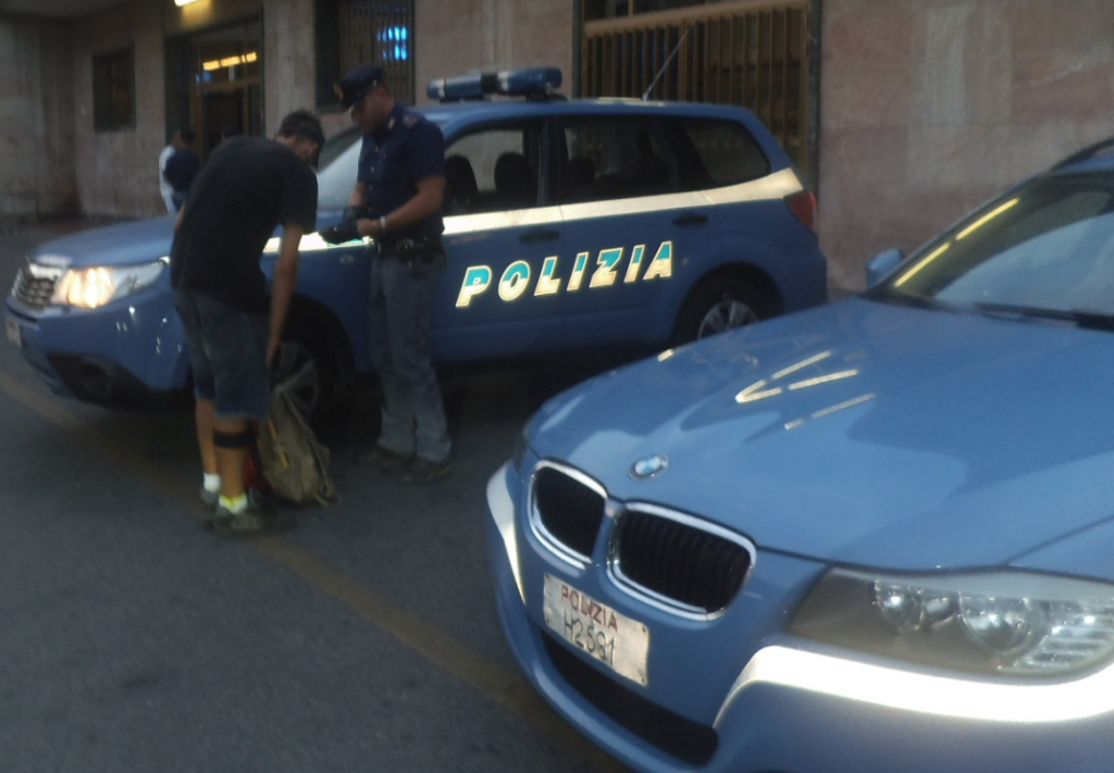 polizia, controlli, stazione