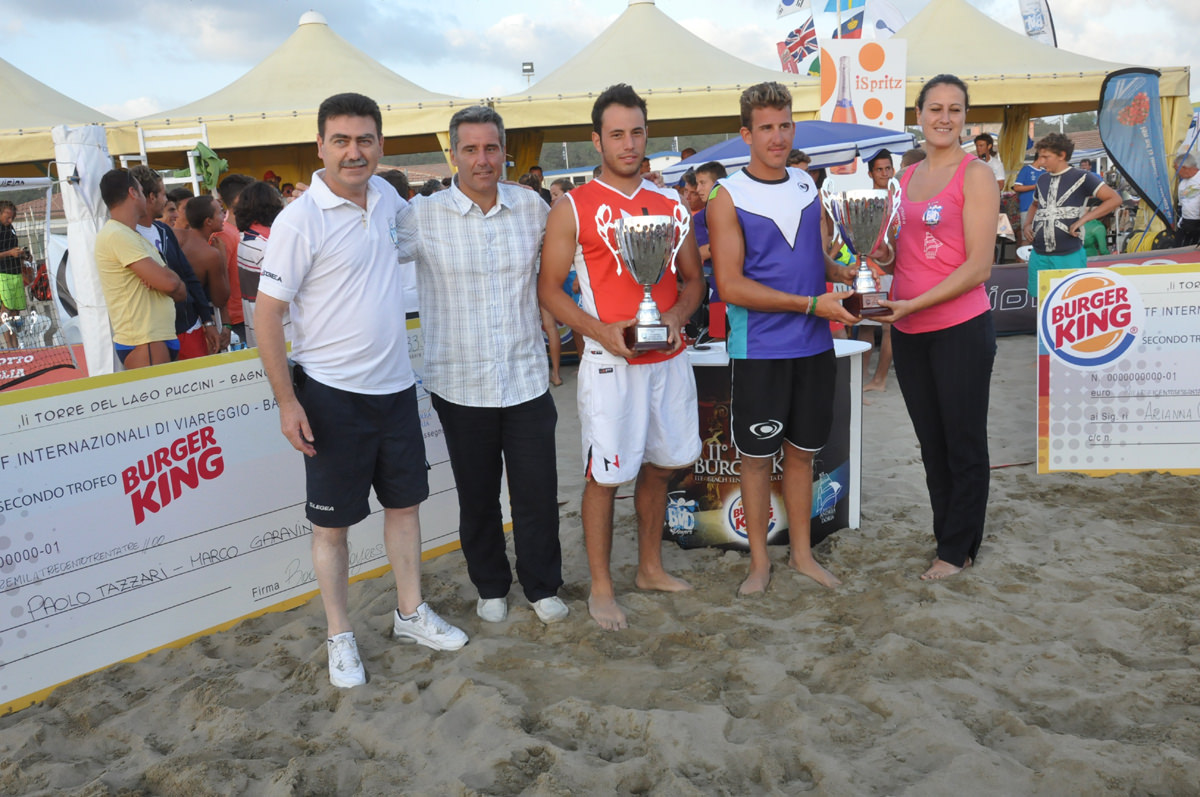 Torna la classica del beach tennis al Bagno Arizona