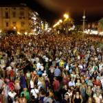 Carnevale estivo, i grandi carri di cartapesta illuminano il sabato sera di Viareggio 1 Foto Alessandro Santini