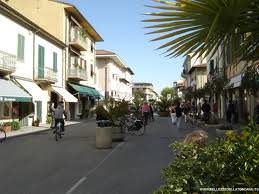 Cambio di look per le fioriere del centro