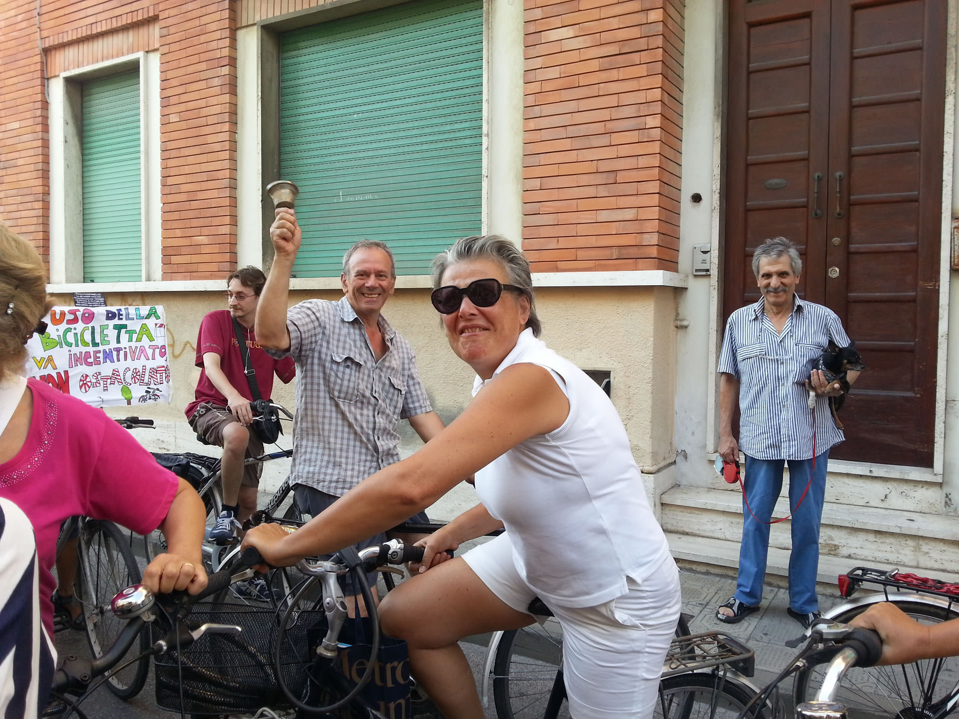 Rossella Martina replica al sindaco. “Noi maleducati? È lui che vieta le bici sotto casa sua”