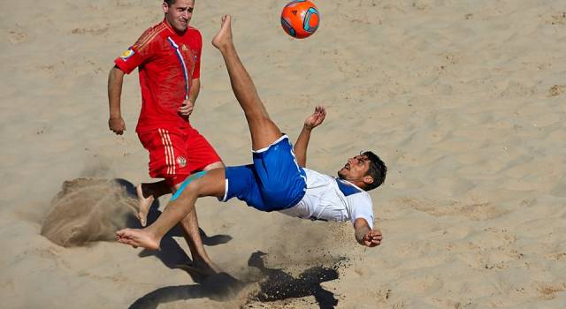 Beach soccer, vittoria di prestigio dell&#8217;Italia contro la Russia: altra doppietta di Gori