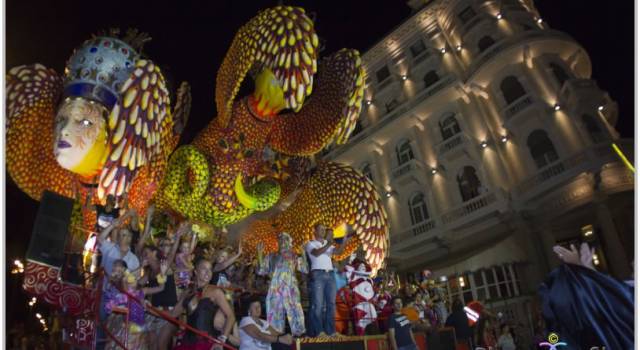 &#8220;La notte delle maschere&#8221;, sfilata estiva di carri per promuovere il Carnevale di Viareggio