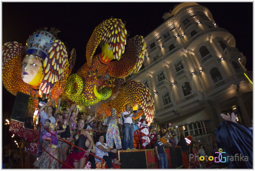 “La notte delle maschere”, sfilata estiva di carri per promuovere il Carnevale di Viareggio