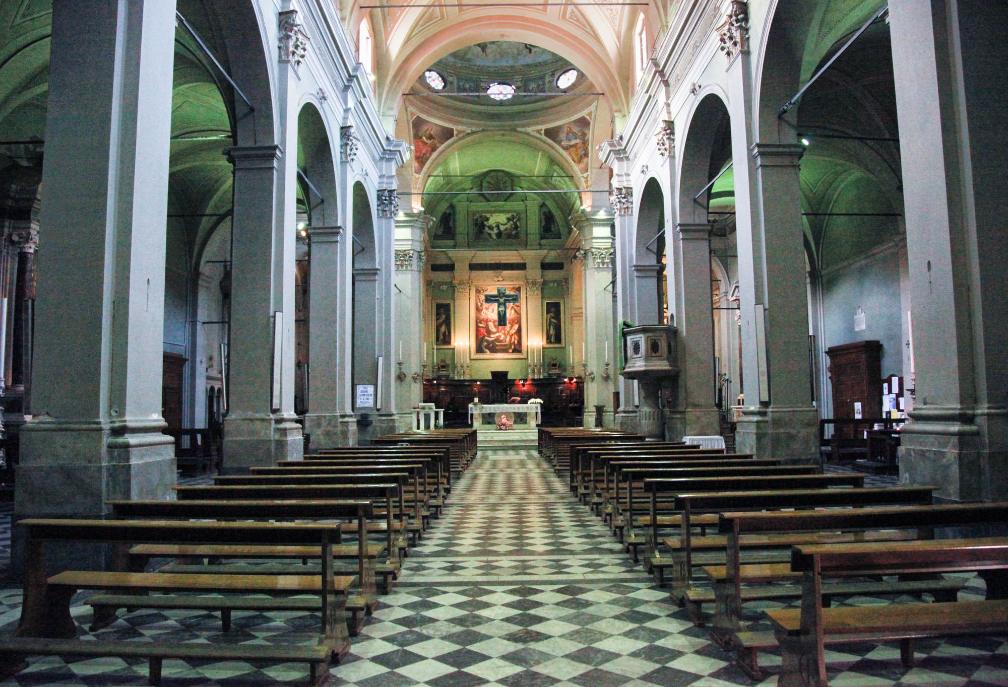 Messa solenne e processione per la chiesa della Collegiata a Camaiore