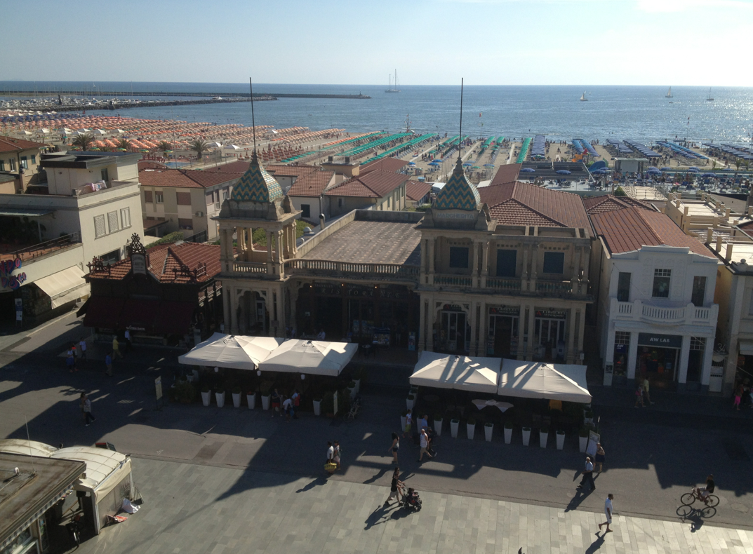 “Male l’aumento della tassa di soggiorno a Viareggio, non siamo mucche da mungere”