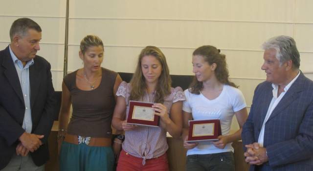 Le giovani promesse del nuoto versiliese premiate dall&#8217;amministrazione comunale di Massarosa