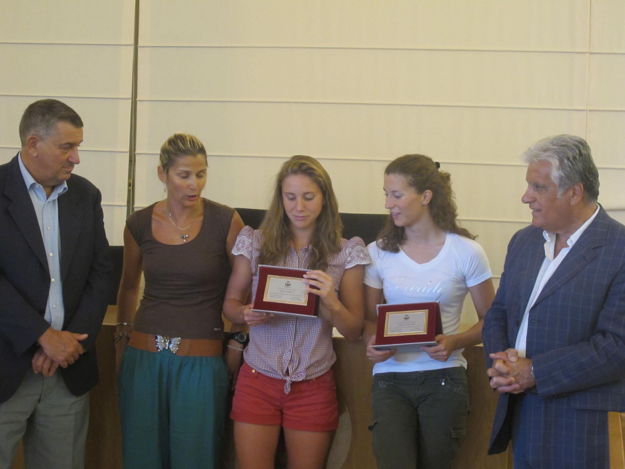 Le giovani promesse del nuoto versiliese premiate dall’amministrazione comunale di Massarosa