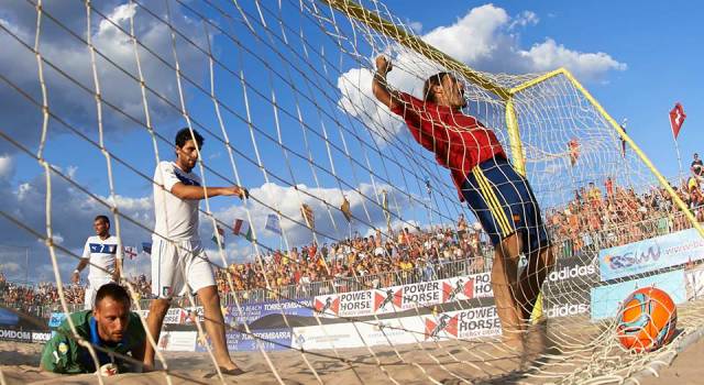 Beach soccer, all&#8217;Italia non basta la doppietta d&#8217;autore di Gori. Fa festa la Spagna