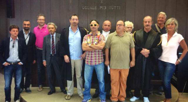 Presidio in tribunale a Viareggio contro la chiusura