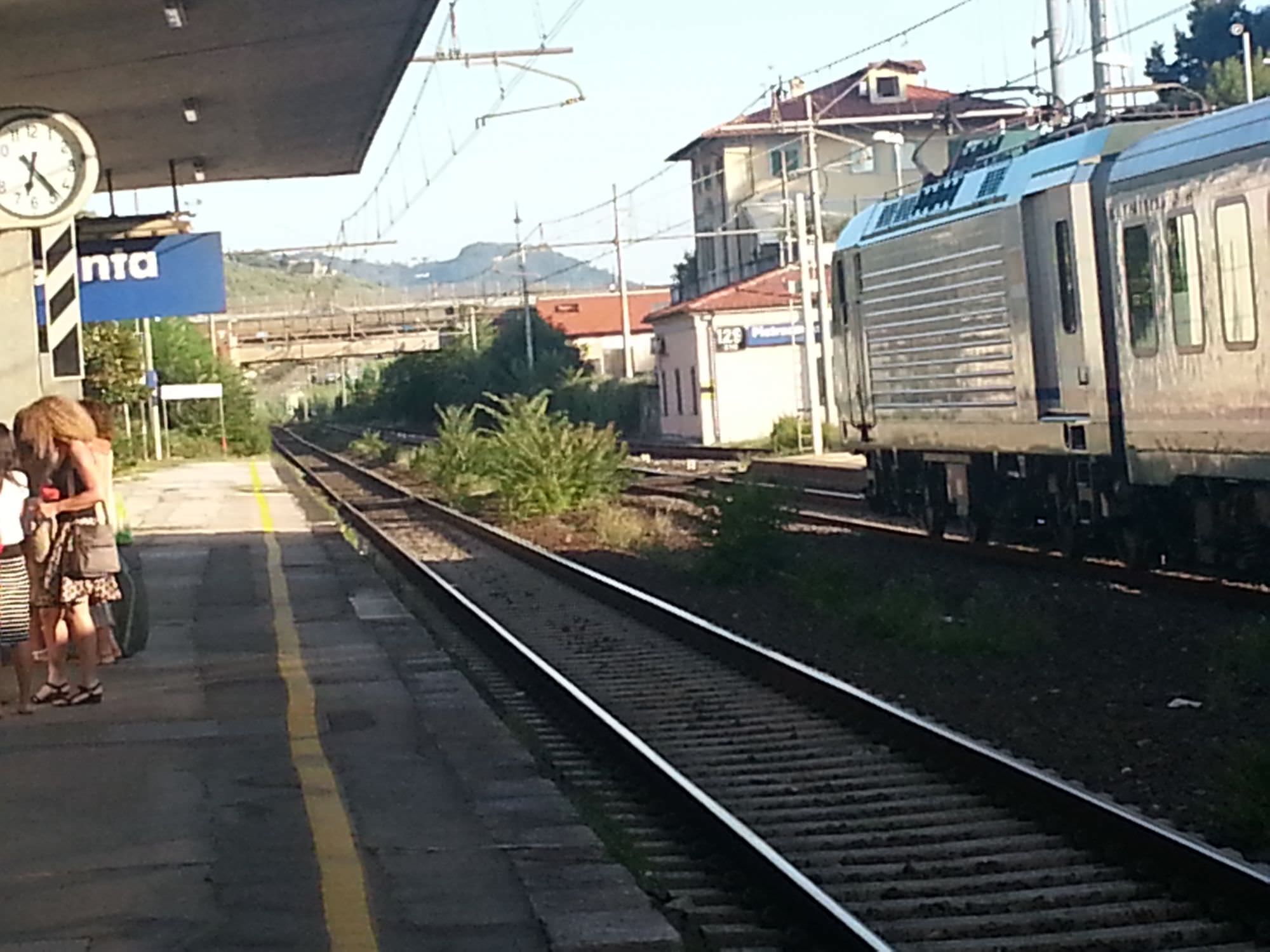 Incontro in Prefettura per lo sfratto delle famiglie dalle abitazioni nei caselli ferroviari