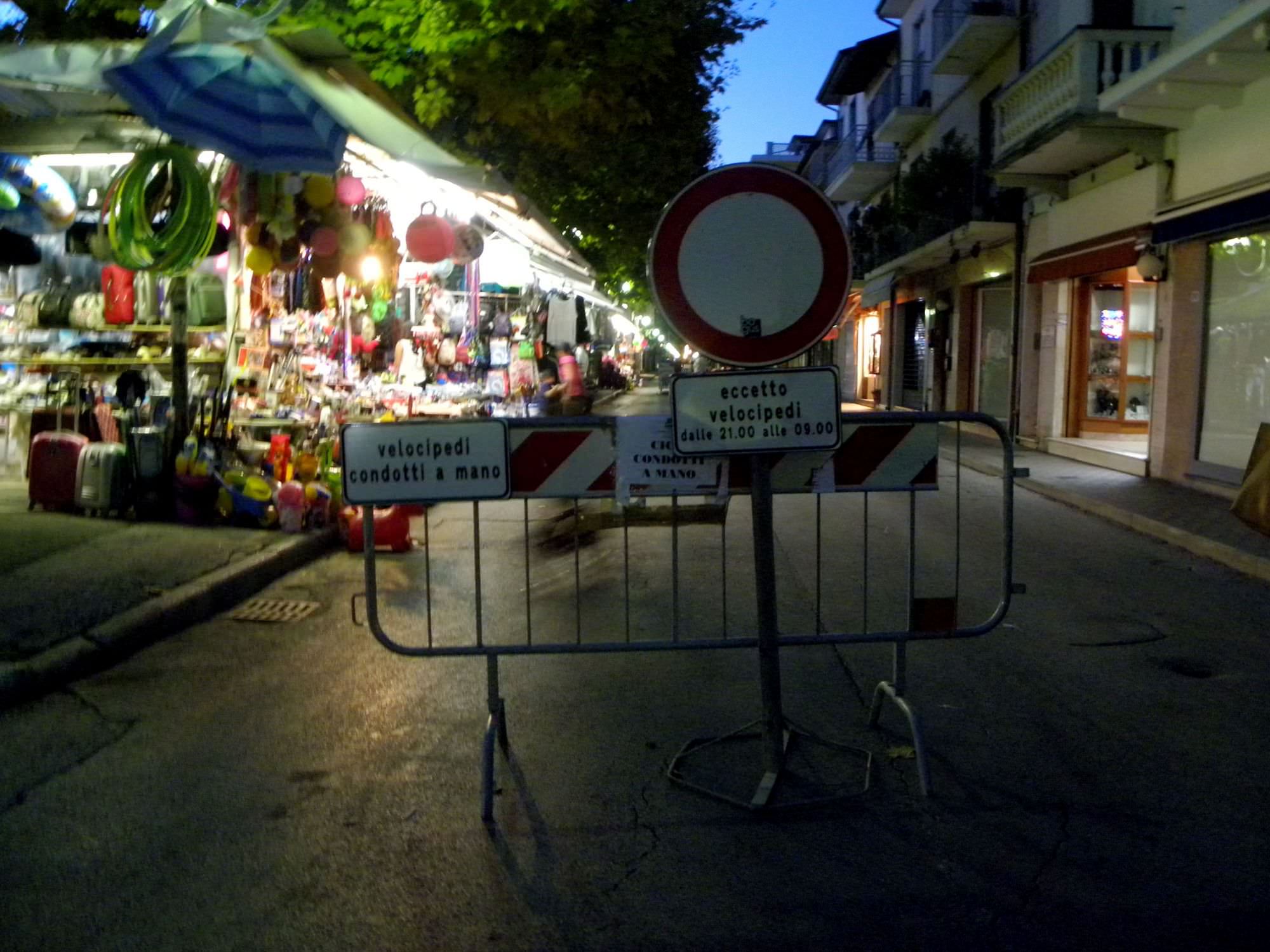 Aggrediscono in pieno centro coppia di turisti. Paura per una donna incinta a Viareggio