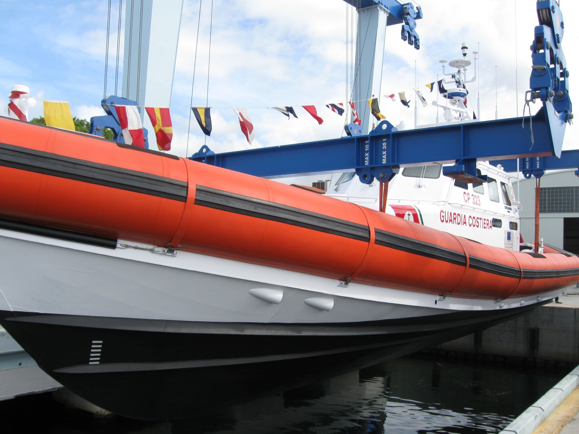 Varata la motovedetta che servirà per il soccorso in mare