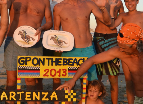 Marco Simone trionfa nei giochi sulla spiaggia al bagno Arizona
