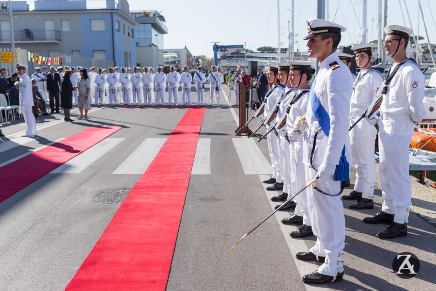 Sottufficiale della Capitaneria di Viareggio blocca ladro in fuga da un centro commerciale