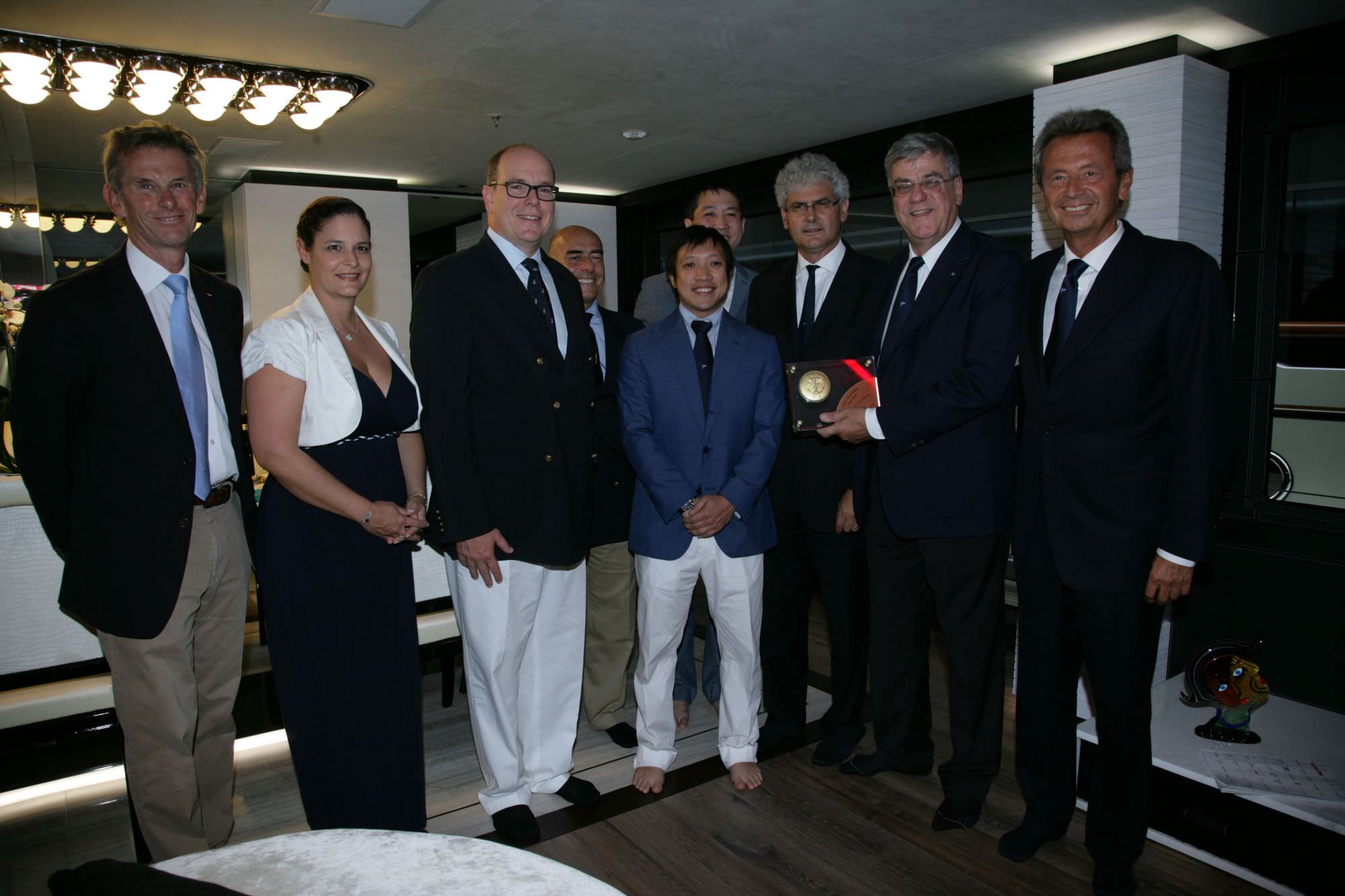 Nautica, Alberto II di Monaco consegna a Benetti il premio Green Plus