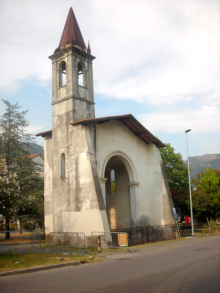 Il Rione Frati metterà a nuovo la chiesina del paese