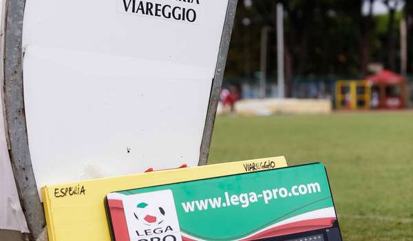 Il club Angelo Francesconi si appella agli imprenditori: &#8220;Aiutiamo il Viareggio e il presidente Dinelli&#8221;