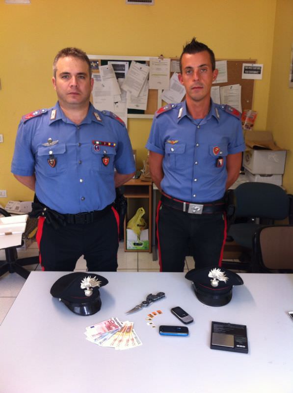 Carabinieri fuori servizio a pranzo con la famiglia riconosce e fa arrestare un ricercato