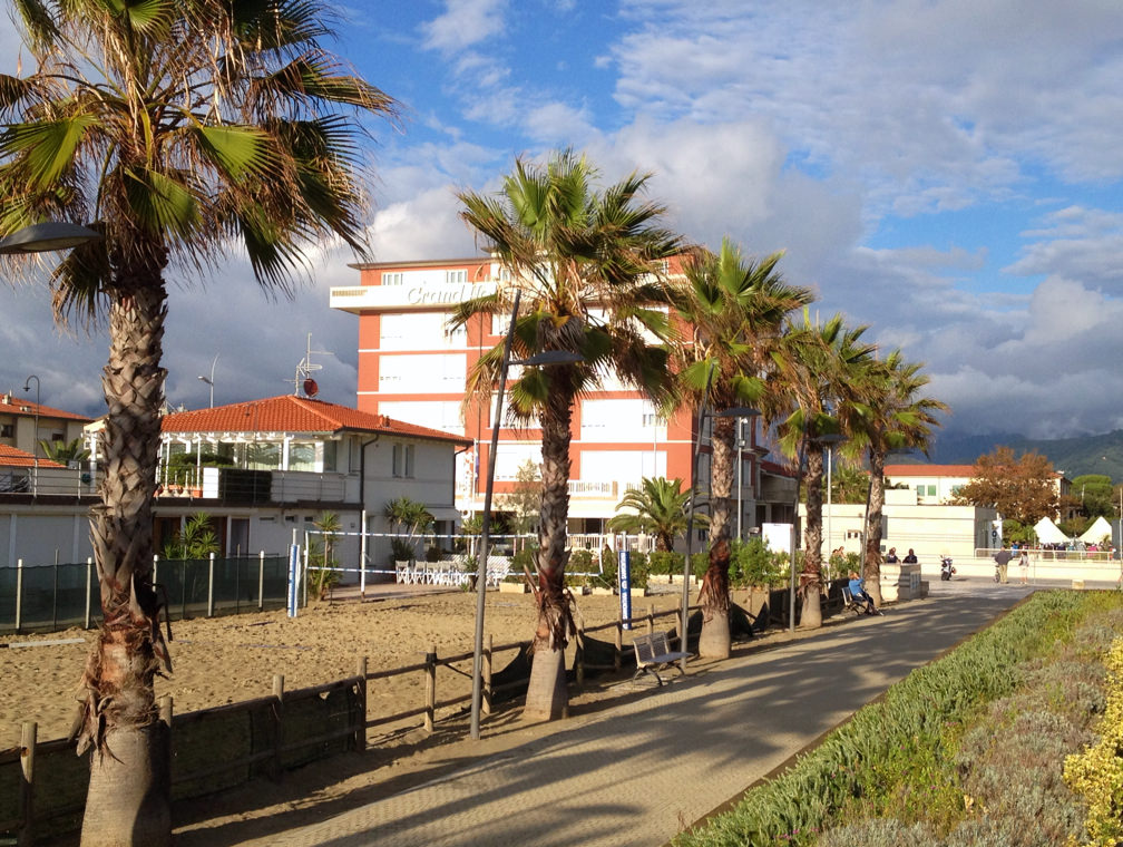 Freno agli svincoli alberghieri a Lido di Camaiore. Del Dotto: “Così si fa turismo”