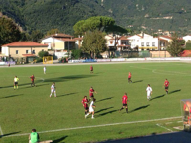 Che derby al “Comunale”: per il Camaiore tre espulsi, per la Lucchese i tre punti